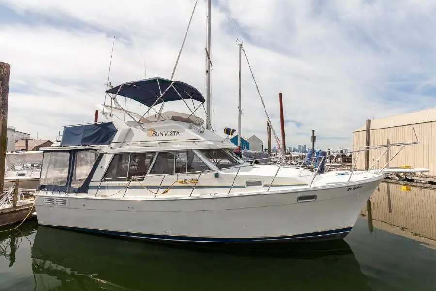 32尺游艇包船 motor yacht with captain