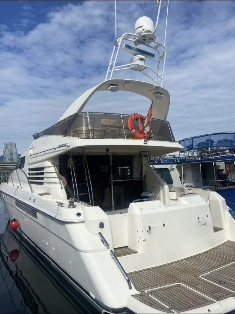 65′ Luxury Yacht Rental Vancouver for Party