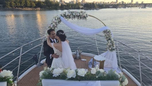 Yacht rental vancouver BC for wedding with Renthese